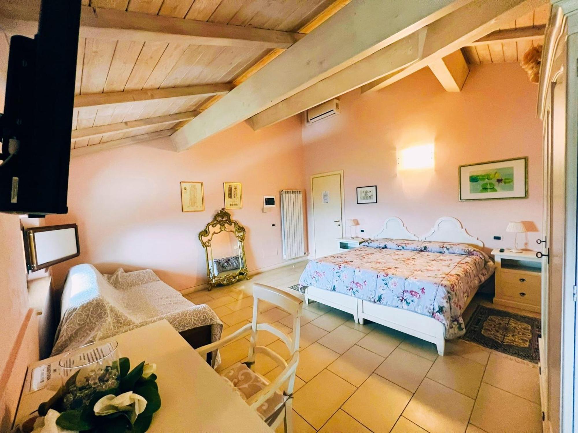 Borgo Degli Aranci Aparthotel ซานจูเลียโน แตร์เม ภายนอก รูปภาพ