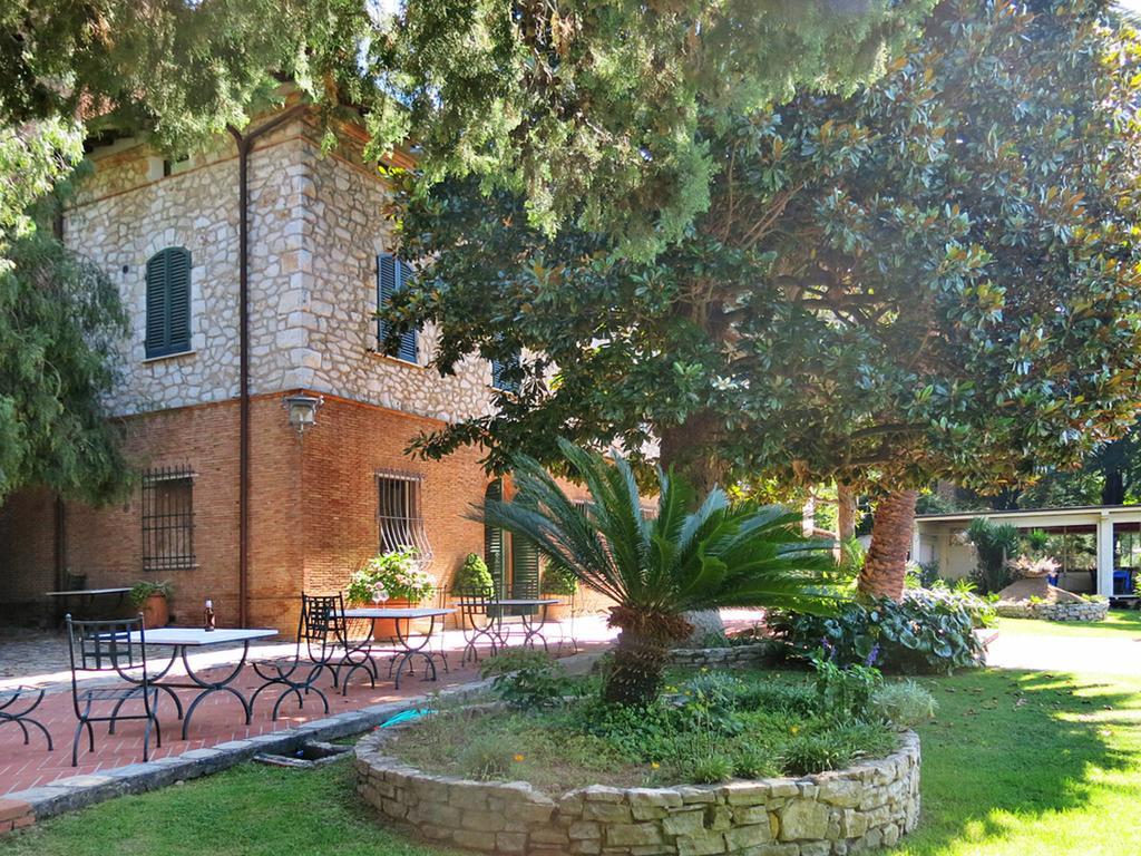 Borgo Degli Aranci Aparthotel ซานจูเลียโน แตร์เม ภายนอก รูปภาพ