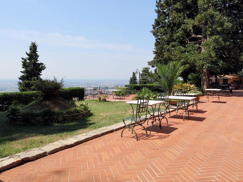 Borgo Degli Aranci Aparthotel ซานจูเลียโน แตร์เม ภายนอก รูปภาพ