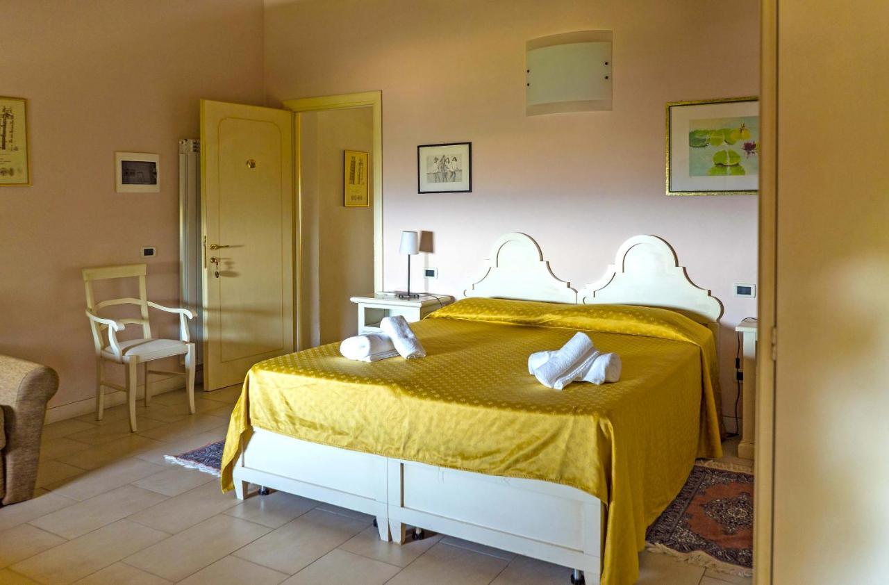 Borgo Degli Aranci Aparthotel ซานจูเลียโน แตร์เม ภายนอก รูปภาพ